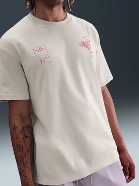 Nike Sportswear Max 90 Tee Shirt Cream Short Sleeve with Pink Graphic - Large